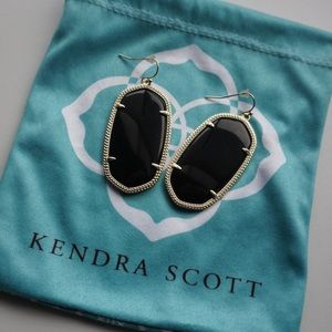 Kendra Scott Danielle Gold Drop Earrings in Black